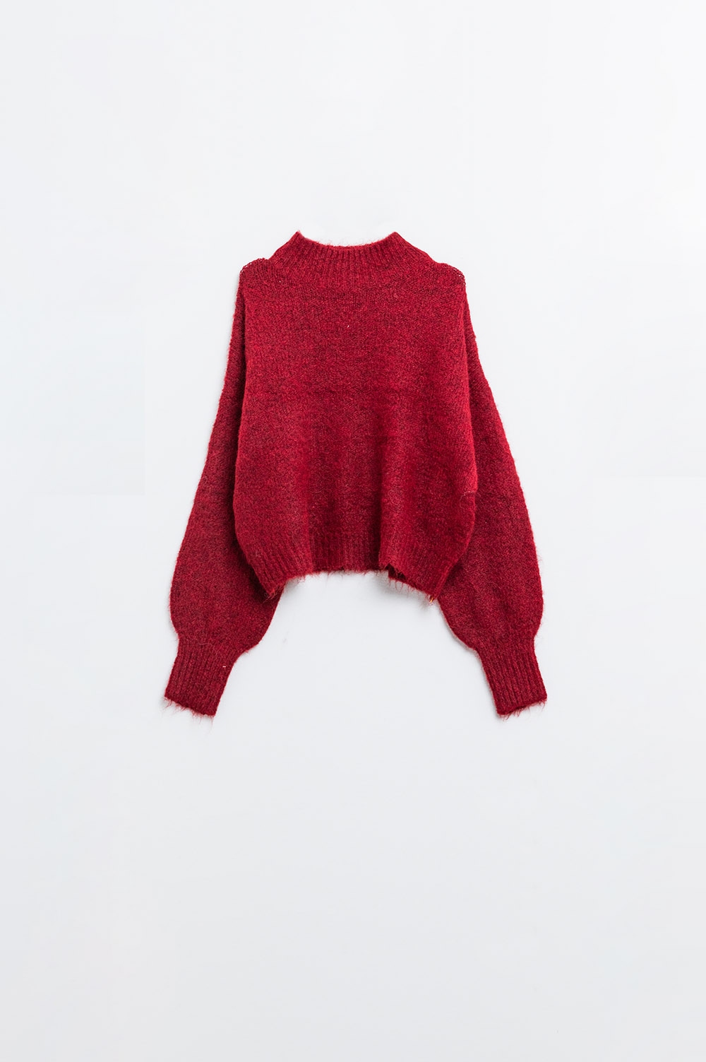 Jersey rojo esponjoso con cuello alto y mangas globo Jersey rojo esponjoso con cuello alto y mangas globo