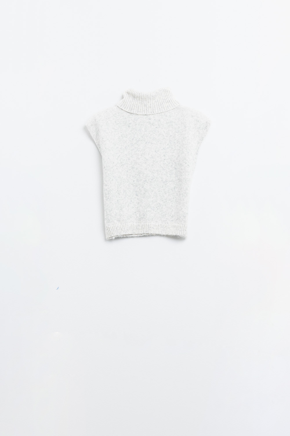 Acogedor jersey sin mangas de cuello alto en gris Acogedor jersey sin mangas de cuello alto en gris